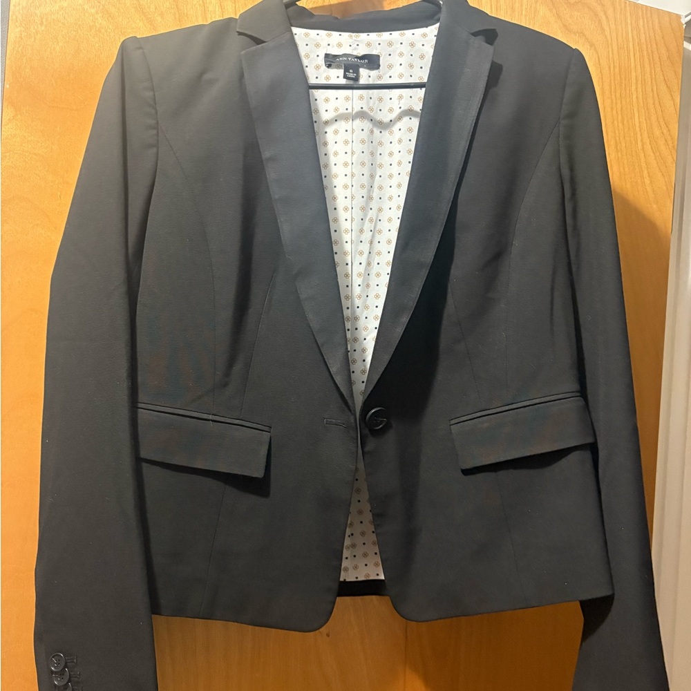 Ann Taylor Black Blazer with Notched Lapels and Tailored Fit